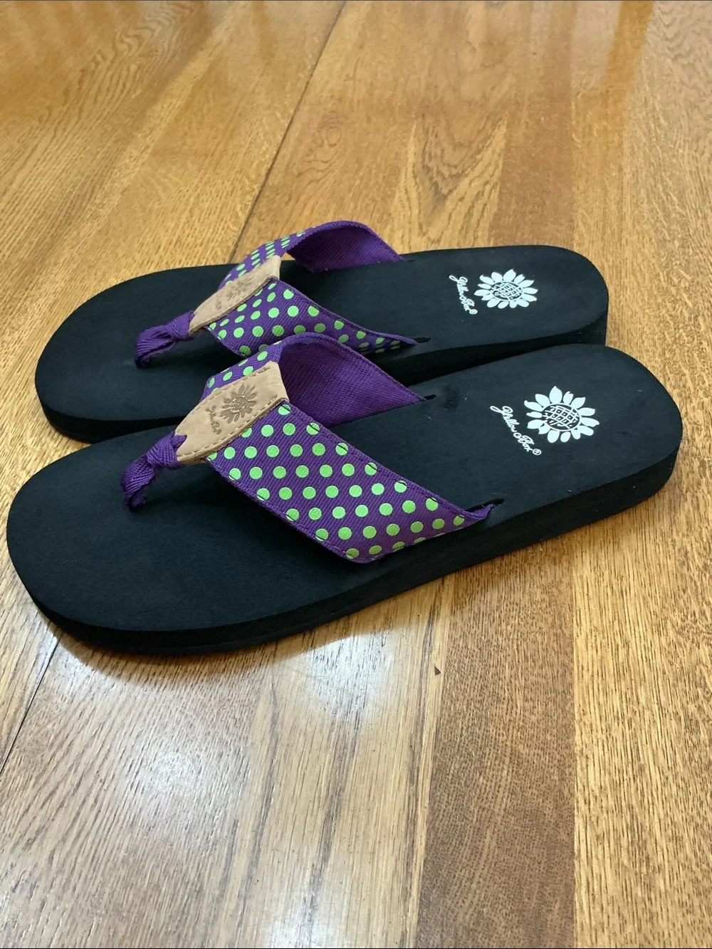 Woman’s Yellow Box flip flops purple with green polka dots. Size 8.5. New! Never - Picture 3 of 6